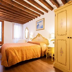 Ca' Pinelli Apartment